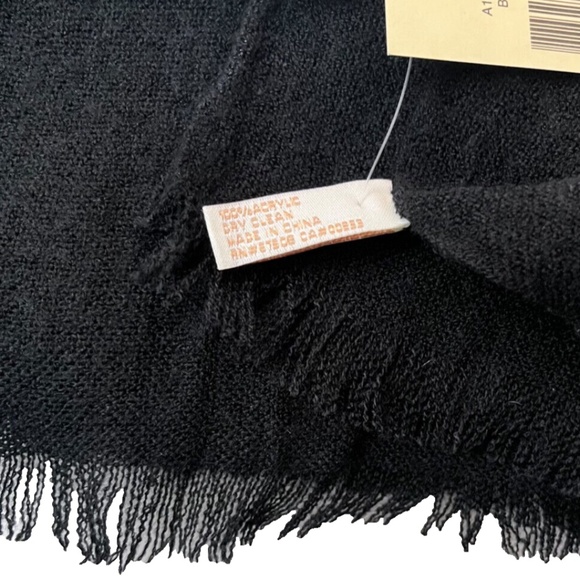 (NWT) Collection Eighteen XllX Black Oversized Eyelash Fringed Wrap/Scarf OS - Picture 14 of 14